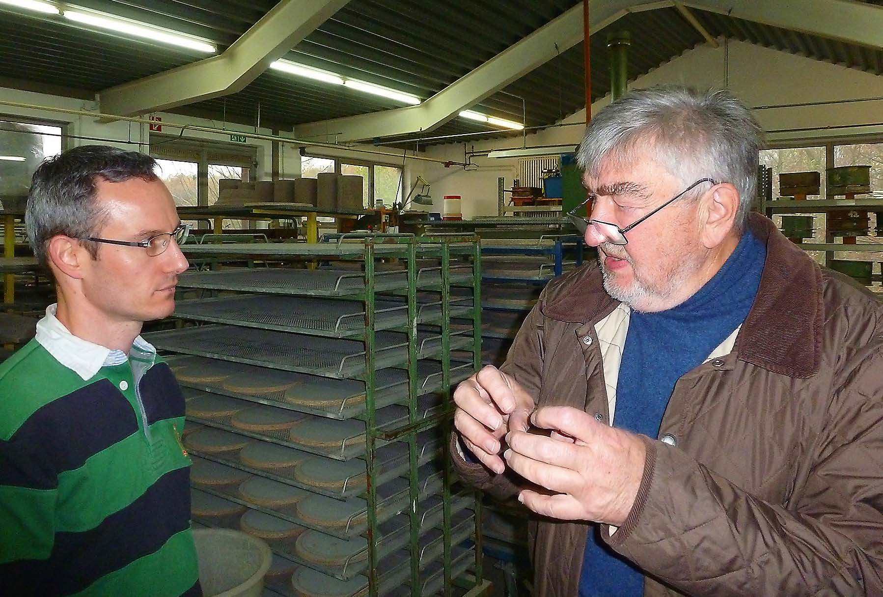 Franz Denk im Gespräch mit Gerben van Limpt, der den Verkauf in den Niederlanden organisiert.