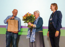 v. l.: Ehrenmitglied Ernst Hammes, 1. Vorsitzende Gisela Kokemoor und die Leiterin der Geschäftsstelle Madita Böer.
