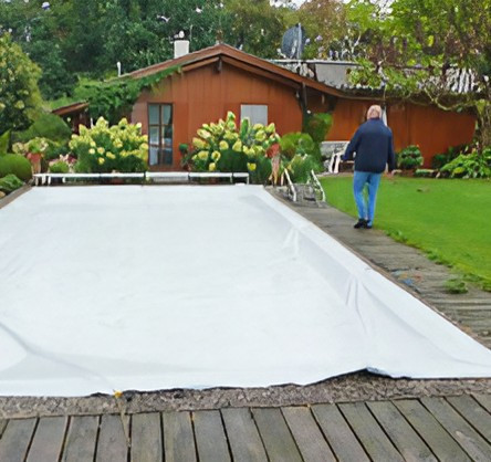 abgedeckter EM-Pool